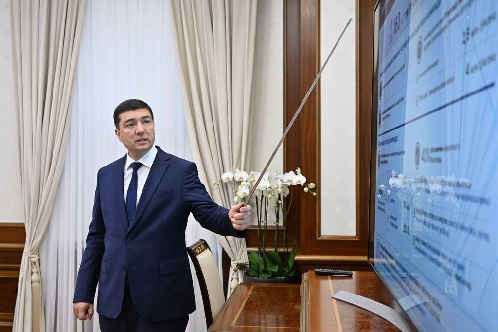Shavkat Mirziyoyev suv xo‘jaligi sohasini raqamlashtirish, boshqaruvni takomillashtirish va uning xususiy sektor uchun jozibadorligini oshirish yuzasidan taqdimot bilan tanishdi.