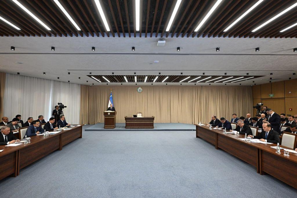 Эндиликда вазирлар ва тармоқ раҳбарларининг рақамлаштиришга масъул ўринбосарлари бир вақтнинг ўзида соҳада сунъий интеллектни ривожлантиришга ҳам жавобгар бўлиши белгиланди.