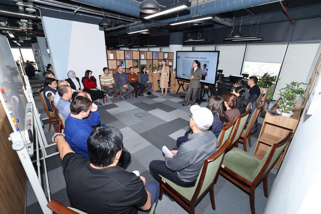 Рақамли ҳукумат марказида ходимлар учун нотиқлик санъати бўйича тренинг ташкил этилди